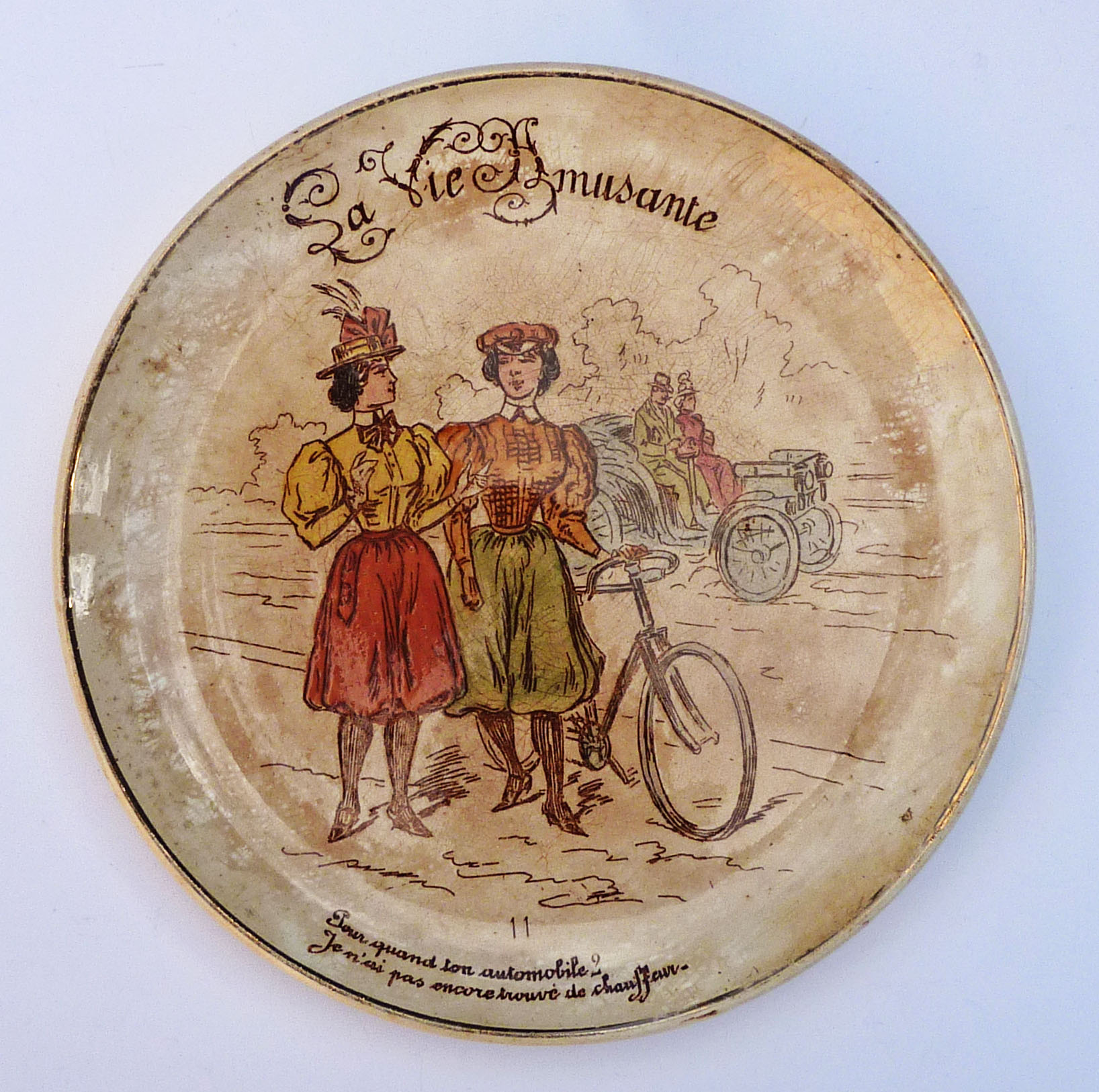 Teller mit 2 Radfahrerinnen, französisch, um 1905