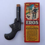 Lot 75: Knallkork-Pistole "EROS" mit Originalverpackung, alte Neuware, um 1910