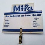 Lot 062: Preisschildhalter, klein, um 1930 (Mifa-Schild ist eine Replik) - Aufrufpreis: 8,- €