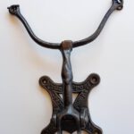 Lot 095: Fahrrad- Wandhalter "Cycle Support", aus Gußeisen, patentiert, klappbar und formschön, selten, um 1900 - Aufrufpreis: 1,- €